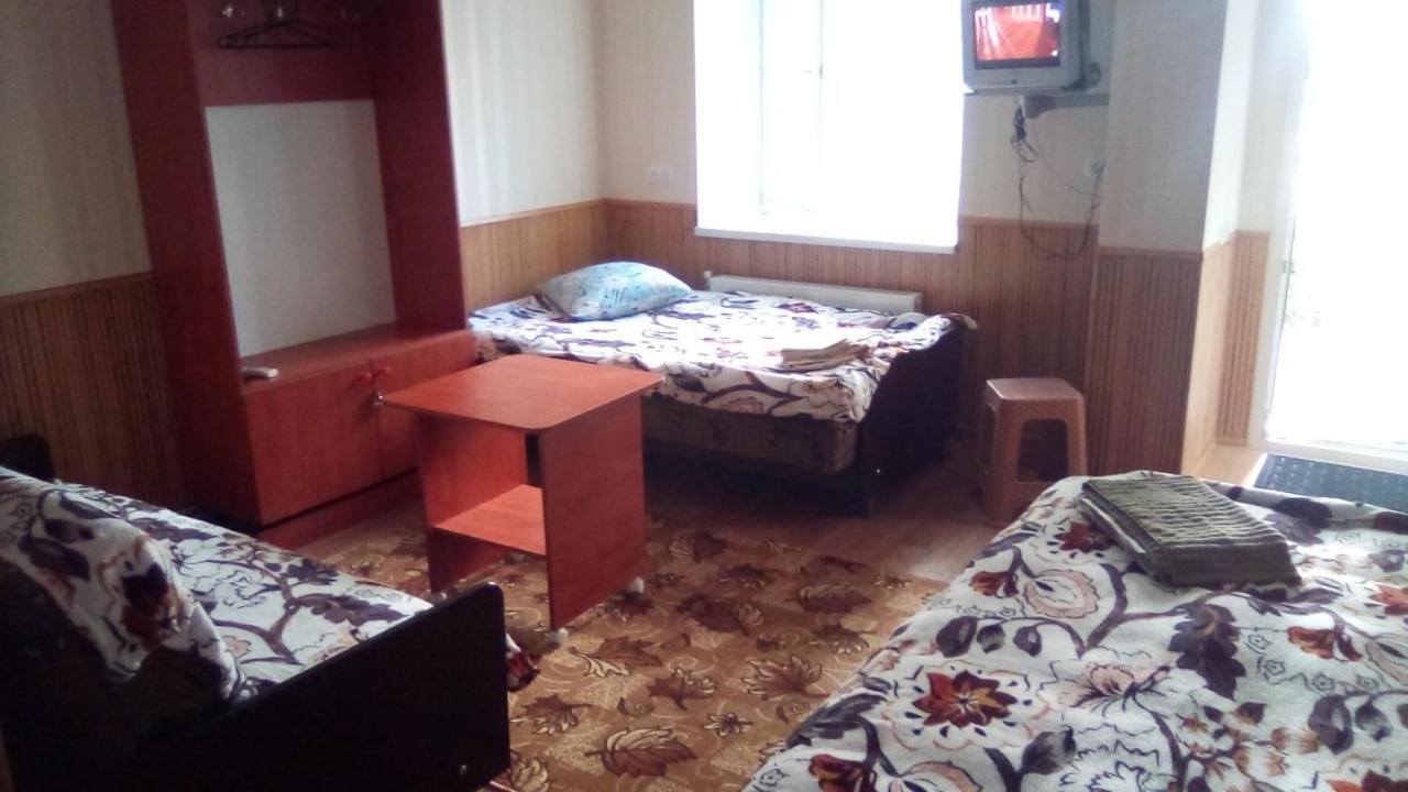 1-Я Слободская, 17А, Угол Проспекта Центрального, 3 Дивана, Wi-Fi, Отдельный Вход. Nikolayev Luaran gambar
