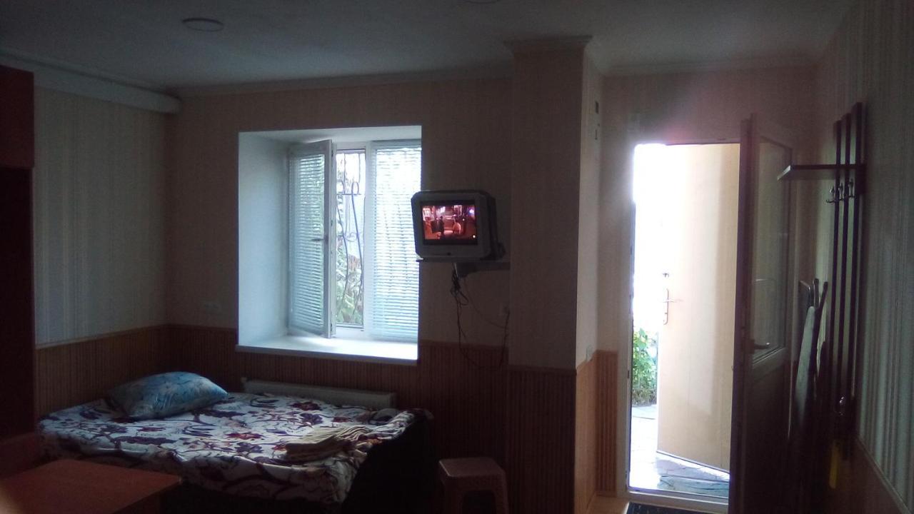 1-Я Слободская, 17А, Угол Проспекта Центрального, 3 Дивана, Wi-Fi, Отдельный Вход. Nikolayev Luaran gambar